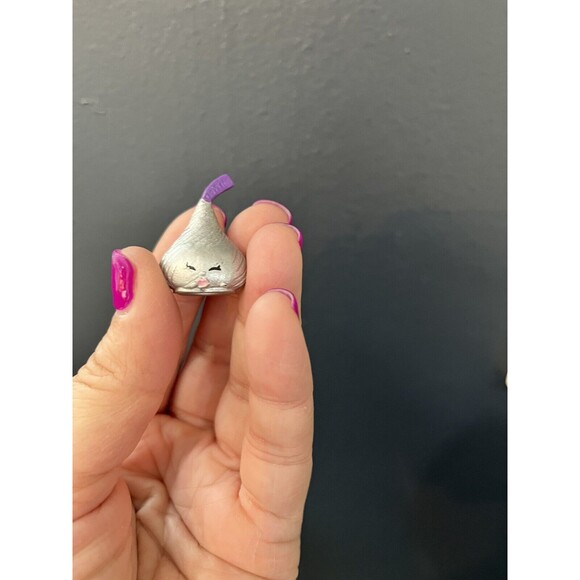 Shopkins Season 3 CHOC KISS Silver with purple tag 3-065 Rare - Picture 2 of 5